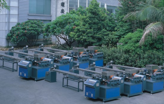 Высокоскоростная экструзионная линия для производства пластиковых плетёных изделий 